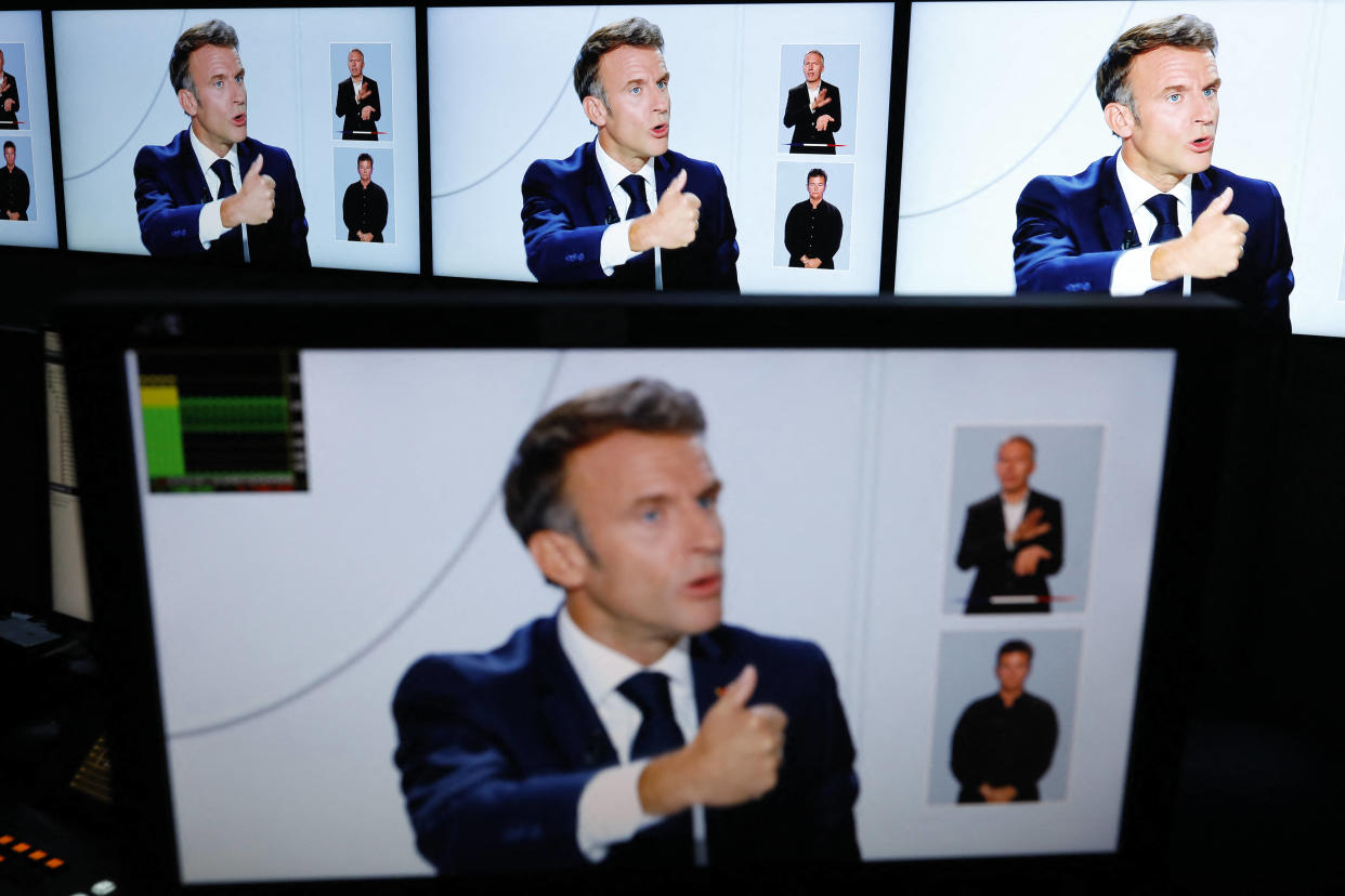 Photo d’illustration prise le 24 septembre 2023 à la rédaction de l’AFP pendant une interview d’Emmanuel Macron sur TF1. 