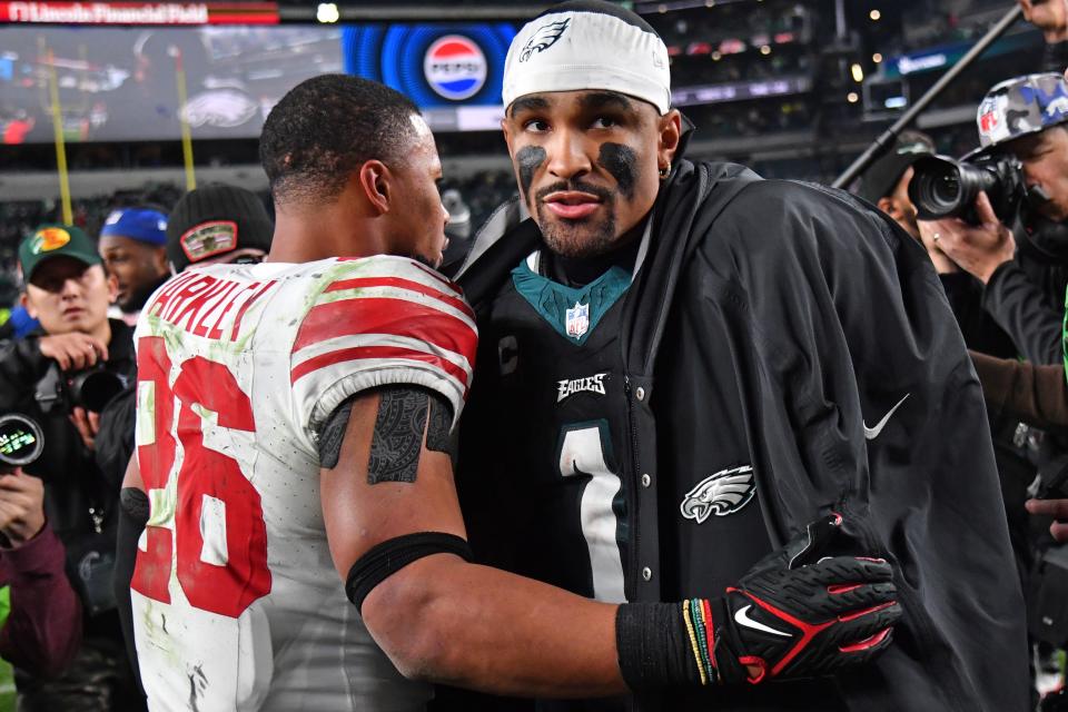 Will Jalen Hurts and the Philadelphia Eagles beat the New York Giants on Sunday? NFL Week 18 picks, predictions and odds weigh in on the game.