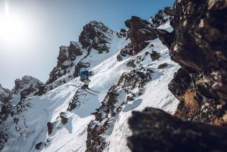 FWT athlete does a 360 off a cliff in Ordino Arcalis