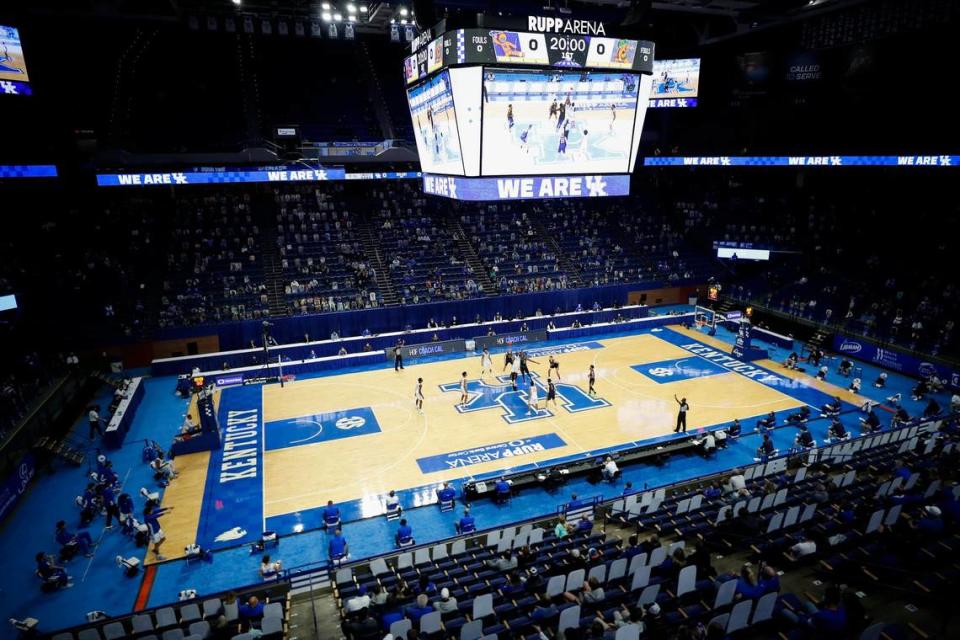 Last season’s Kentucky-Notre Dame game was played in front of a nearly empty Rupp Arena because of pandemic-related crowd restrictions.