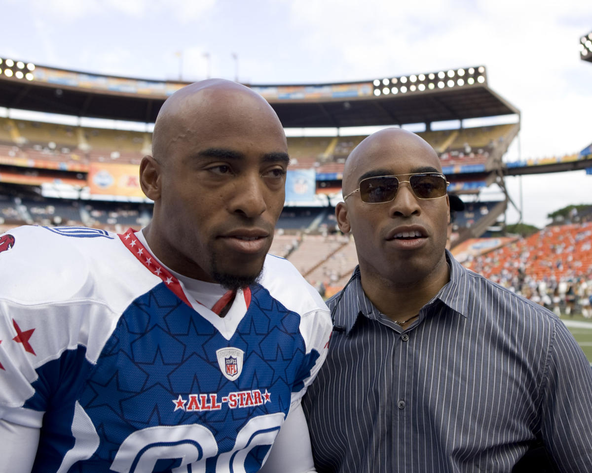 Tiki and Ronde Barber will call Bucs-Giants game together