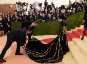 <p>Ob Katy Perry wohl wie schon im vergangenen Jahr Schleppenausrichter braucht? Gut möglich, schließlich gehört auch der Popstar am Montag zu den Gastgebern der Met Gala. (Bild: AP Photo) </p>