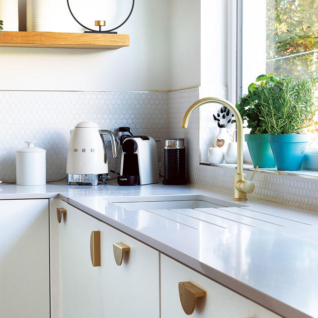 11 Things You Should Never Store Under the Kitchen Sink