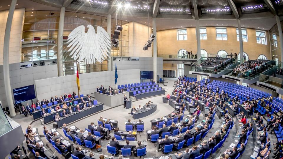 Der Bundestag soll schlanker werden. (Bild: dpa)