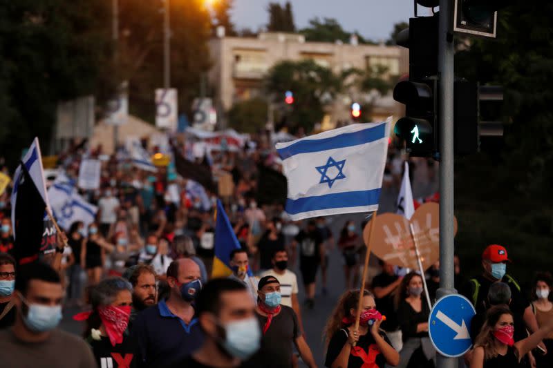 Israelis protest against government's response to the coronavirus crisis