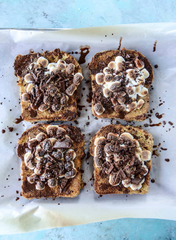 <strong>Get the <a href="http://www.howsweeteats.com/2016/09/smores-french-toast/" target="_blank">S'mores French Toast recipe</a>&nbsp;from&nbsp;How Sweet It Is</strong>