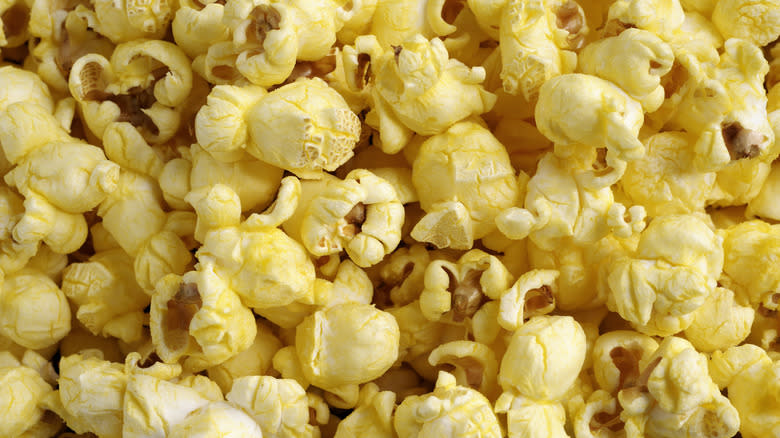 closeup popcorn butter 