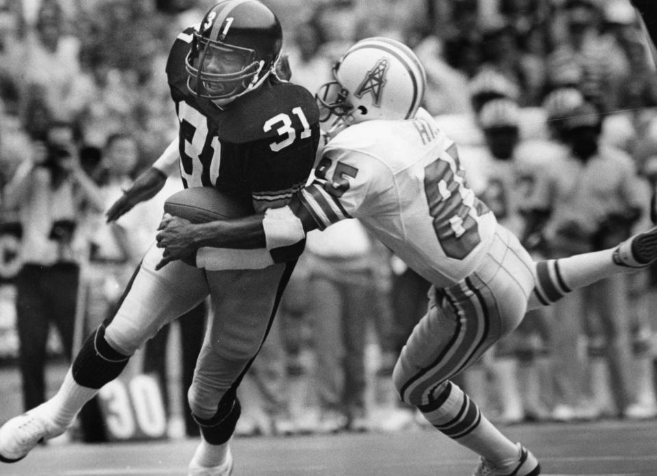 In this Sept. 22, 1985, photo, Pittsburgh Steelers strong safety Donnie Shell returns an interception against Houston Oilers receiver Drew Hill during an NFL football game at Three Rivers Stadium in Pittsburgh. Donnie Shell knew he was ahead of his time. It's why the Pittsburgh Steelers safety never worried about whether he'd get into the Hall of Fame. His long wait ended this week, when he got the call more than 30 years after playing his final game.(Pittsburgh Post-Gazette via AP)