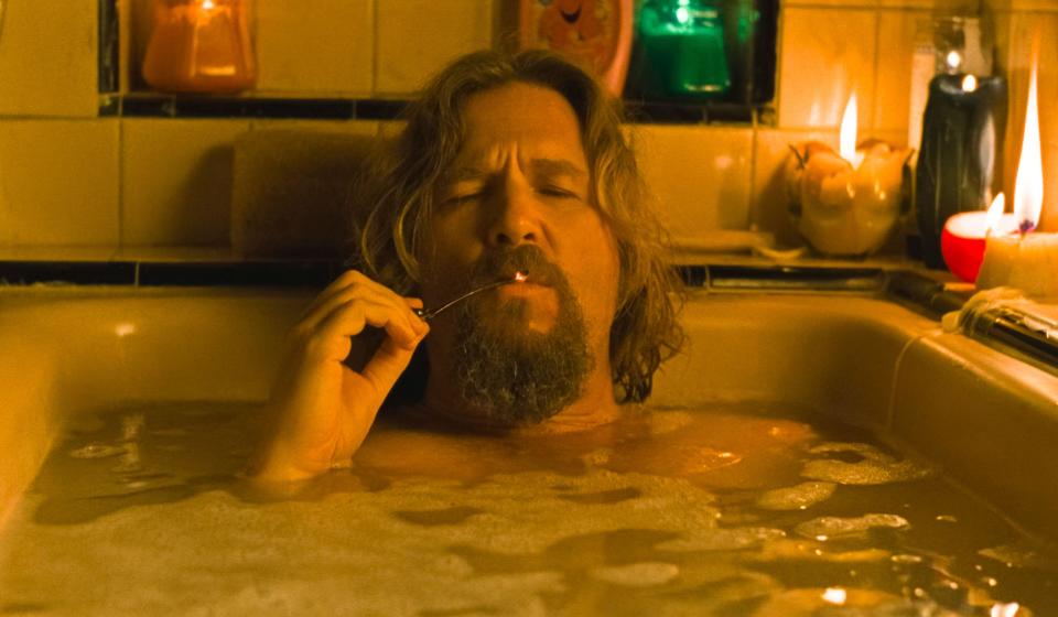 USA. Jeff Bridges in a scene from the (C) Gramercy Pictures movie : The Big Lebowski (1998). PLOT:  Ultimate L.A. slacker Jeff 