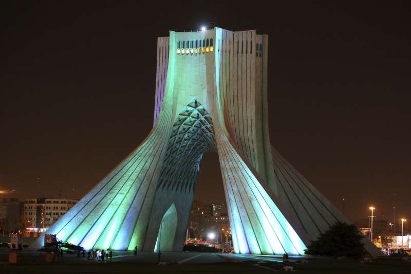 美國與伊朗間的緊繃局勢一觸即發，德黑蘭象徵阿札迪塔（Azadi Tower）等重要文化地標也成為美軍的潛在攻擊目標。（AP）