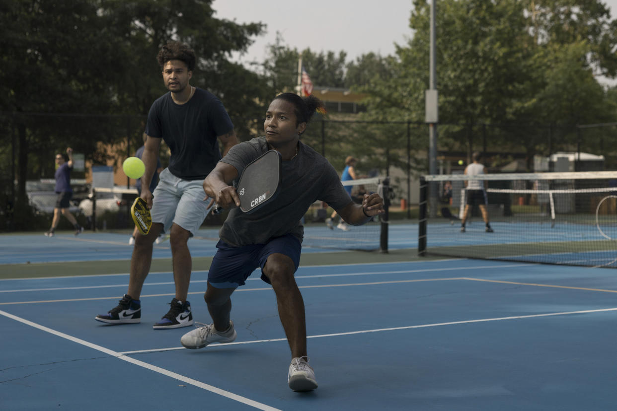 Juego de pickleball en un club de tenis en Fairfax, California, el 15 de agosto de 2022. (Christie Hemm Klok/The New York Times)