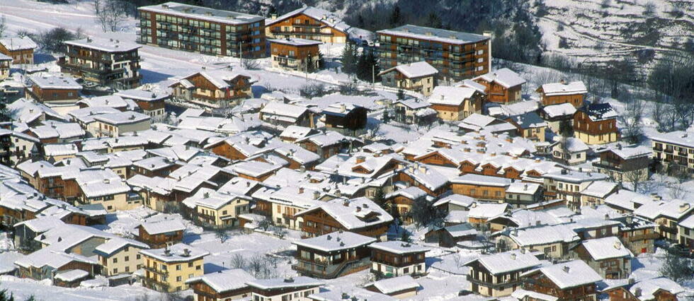 Station de Courchevel Le Praz à 1 300 mètres et sous la neige, premier niveau composant la vallée du même nom.  - Credit:PHILIPPE ROY / Philippe Roy / PHILIPPE ROY/Aurimages via AFP