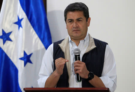 Honduras President and National Party candidate Juan Orlando Hernandez addresses the media in Tegucigalpa, Honduras December 4, 2017. REUTERS/Jorge Cabrera