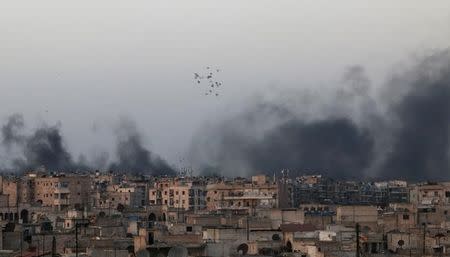 Smoke rises after airstrikes on the rebel-held al-Sakhour neighborhood of Aleppo, Syria April 29, 2016. REUTERS/Abdalrhman Ismail