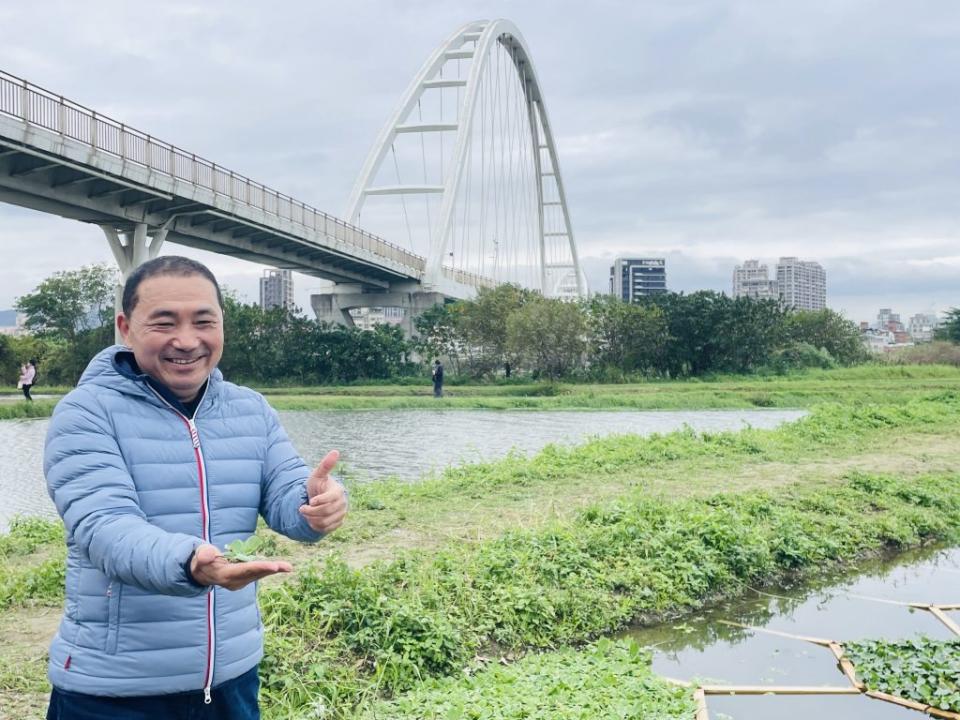 「新北濕地藝術季─川流堆疊」昨日開幕，市長侯友宜邀大眾來觀賞濕地藝術之美。（記者吳瀛洲攝）