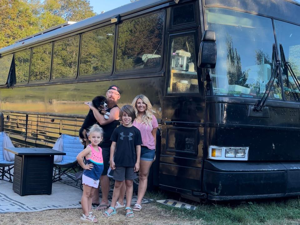 The Wanderlusters Bus Family Alex, Ashley, Declan, Hadley