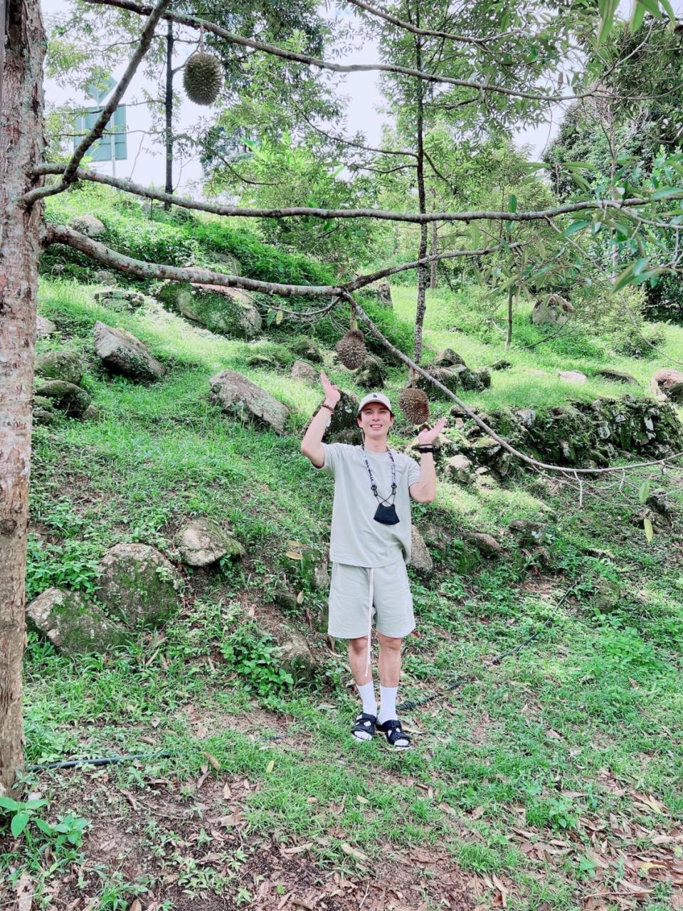 陳勢安到榴槤園。（圖／有勢有錢娛樂提供）