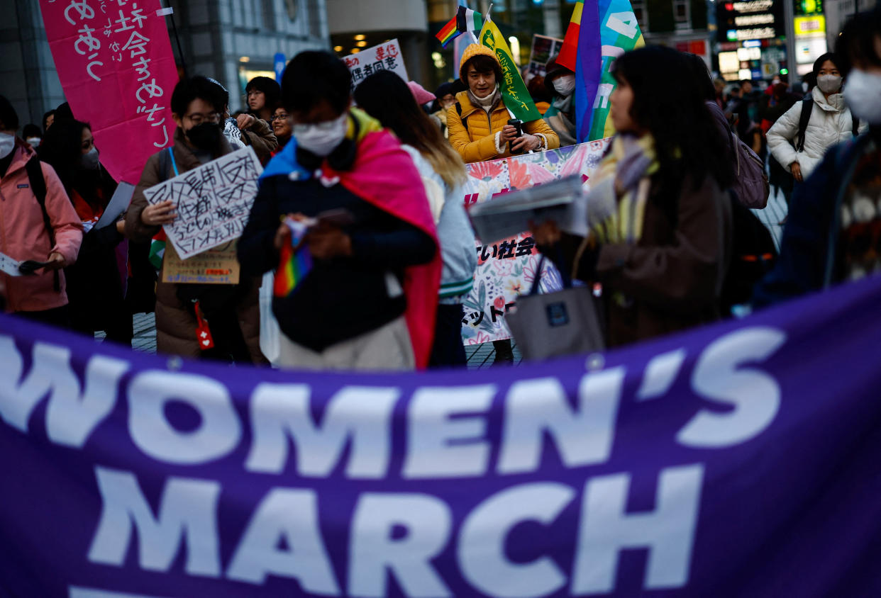 Szene einer Demo zum heutigen Weltfrauentag aus Tokio (Bild: REUTERS/Issei Kato)