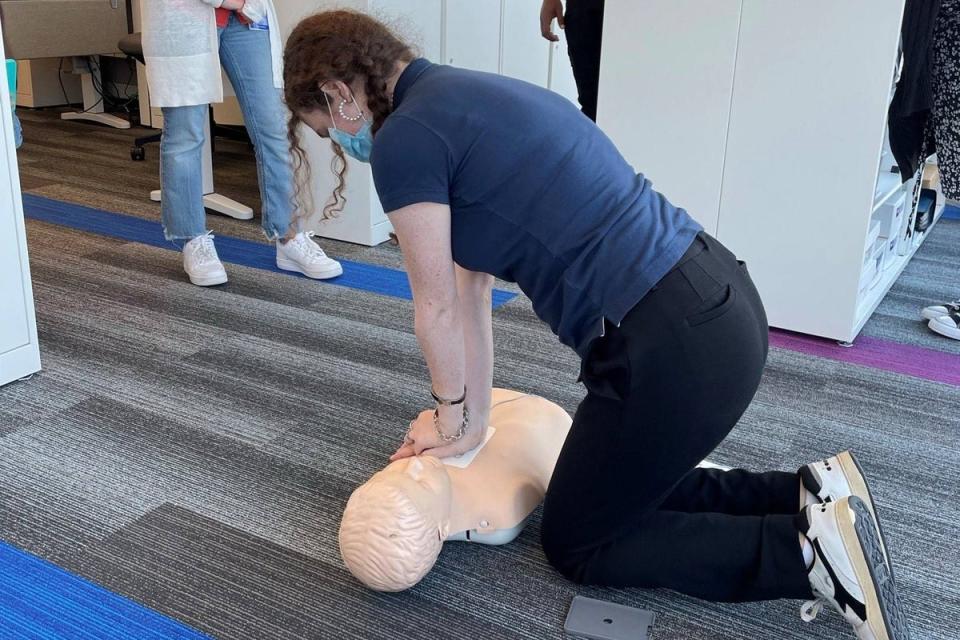 Sarah Katz doing CPR training with Dr Vicki Vetter of the Children’s Hospital of Philadelphia (SADS Foundation)