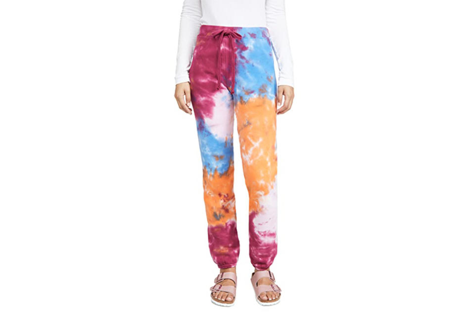 warm fun, tie-dye sweat suit, mindy kaling tie dye sweat suit