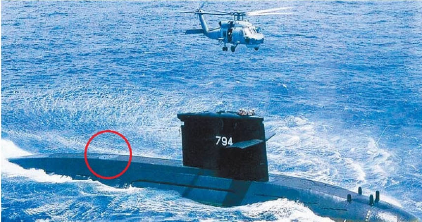 有知情人士透露，海虎潛艦的「救難浮標」突鬆脫，擔憂會發出誤發求救訊號，於是派遣官兵登上甲板檢修，沒想到竟發生落海意外。（圖／報系資料照）