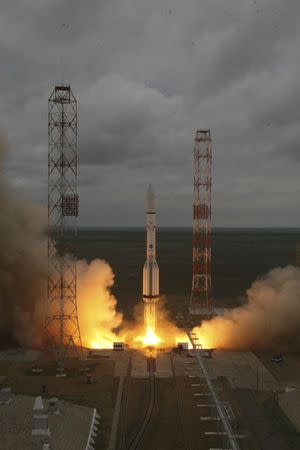 A Proton-M carrier rocket blasts off with the MexSat-1 communications satellite at Baikonur cosmodrome, Kazakhstan, May 16, 2015. REUTERS/Roscosmos/Handout via Reuters