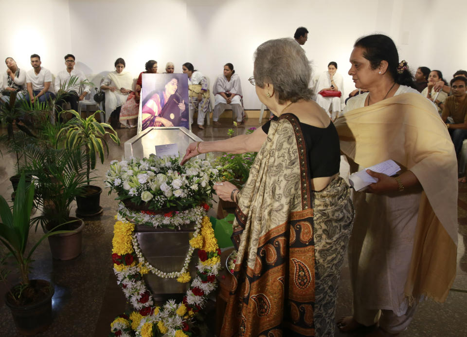 Elderly Indian women pays their last respects to classical Indian musician Kishori Amonkar in Mumbai, India, Tuesday, April 4, 2017. Amonkar, renowned for her innovative interpretation of classical Indian music, has died, one of her students said Tuesday. She was 84. (AP Photo/Rafiq Maqbool)