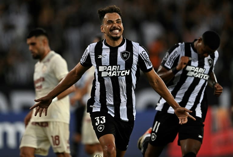 Eduardo celebra un gol de Botafogo en la Copa Libertadores ante Universitario el 24 de abril de 2024 en Rio de Janeiro (MAURO PIMENTEL)