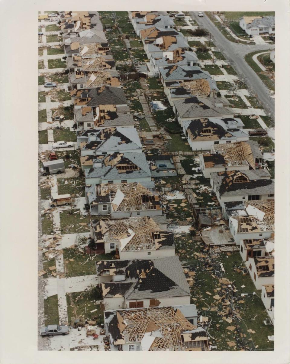 Vista aérea de la destrucción del huracán Andrew en Country Walk a finales de agosto de 1992. Tim Chapman, archivo del Miami Herald.