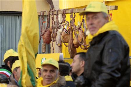 Farmers protest in front of the Italian parliament in downtown Rome, December 5, 2013. REUTERS/Remo Casilli