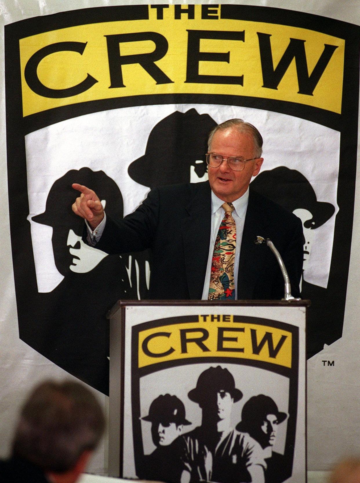 NOTE: PHOTO ALSO RAN 11/2/96, PG. 1B, METRO. Lamar Hunt, owner of the Columbus Crew, speaks at a breakfast to introduce plans for the new training center for the team Wednesday morning in Obetz.