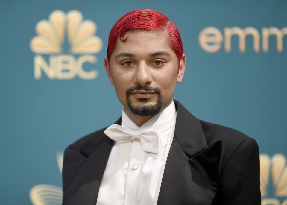 Mark Indelicato llega a la 74a entrega de los Premios Emmy el lunes 12 de septiembre de 2022 en el Teatro Microsoft en Los Angeles. (Foto Richard Shotwell/Invision/AP)