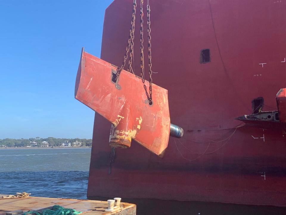 Golden Ray Rudder Removal