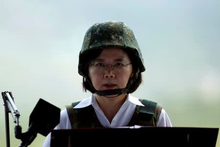 FILE PHOTO: Taiwanese President Tsai Ing-wen takes part in an annual Han Kuang military drill simulating the China's People's Liberation Army (PLA) invading the island, in Pingtung county, southern Taiwan August 25, 2016. REUTERS/Tyrone Siu/File Photo