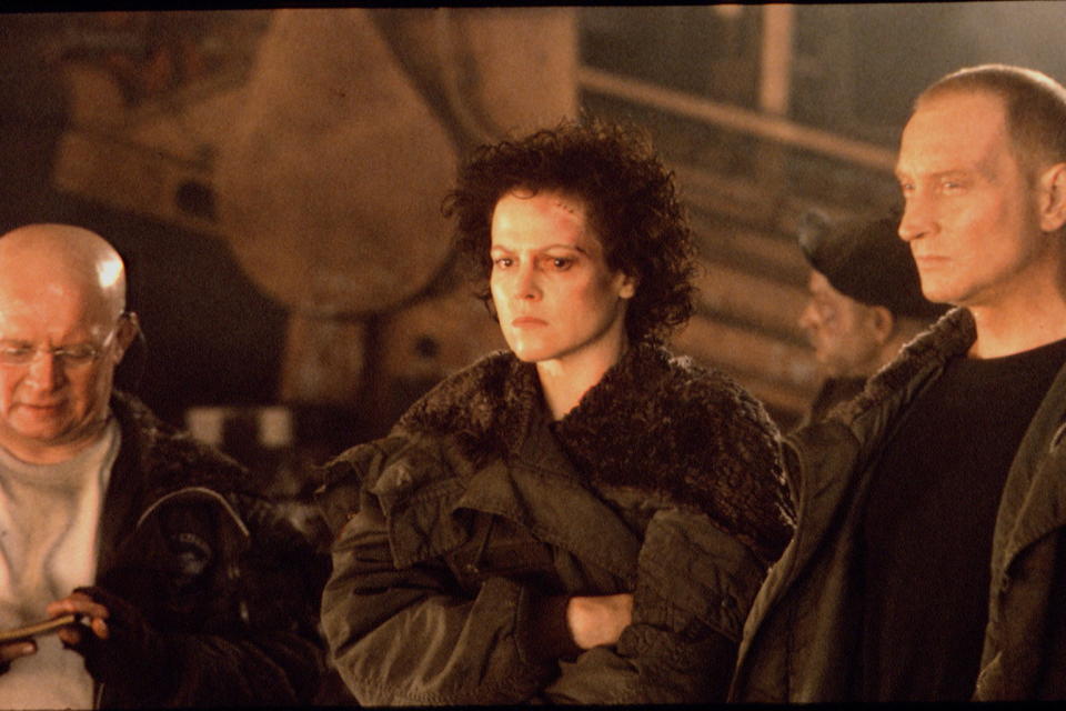 L'actrice américaine Sigourney Weaver sur le tournage d'Alien 3, réalisé par David Fincher.  (Photo de Rolf Konow/Sygma/Corbis via Getty Images)