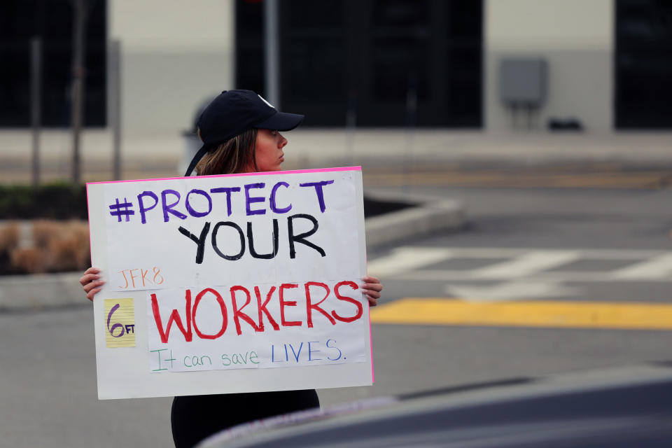 Image: Amazon Workers At Staten Island Warehouse Strike Over Coronavirus Protection (Spencer Platt / Getty Images)