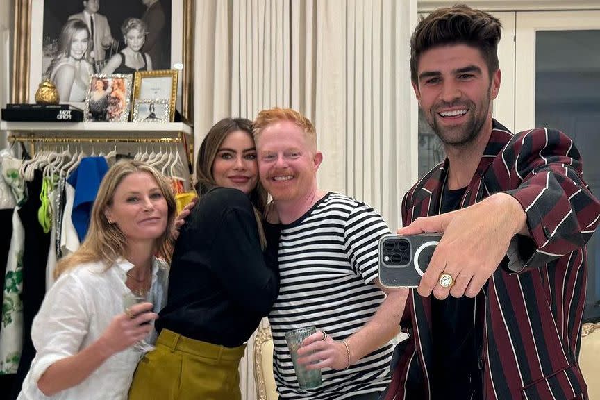 <p>Sofia Vergara/Instagram</p> (L-R) Julie Bowen, Sofía Vergara, Jesse Tyler Ferguson and Justin Mikita stand in Vergara