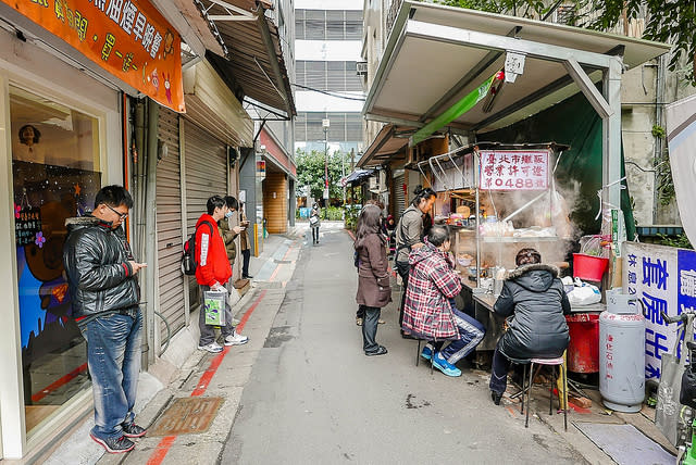 【台北車站美食】長安西路138巷69年老店米粉湯