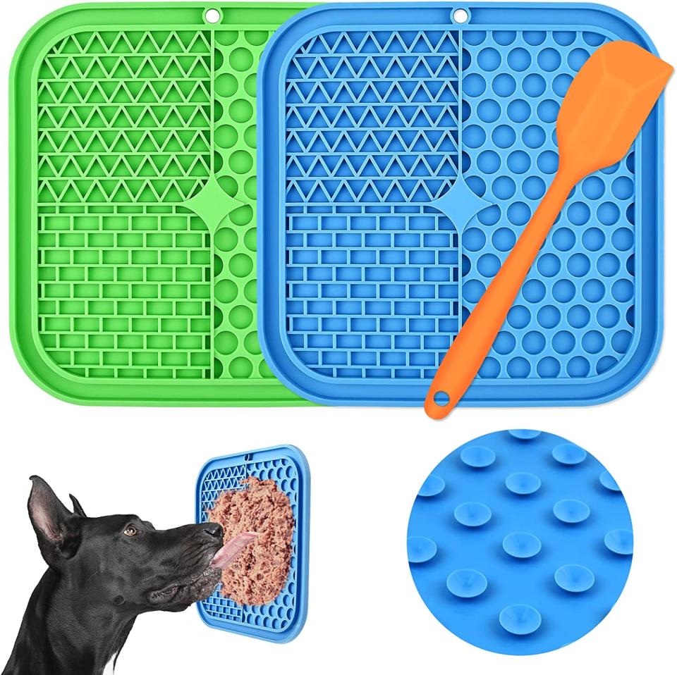 CIICII Slow Feeder Licking Mat. Image via Amazon.