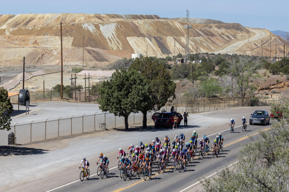 The women's peloton was all together at mile 14 as they made their way to the first intermediate QOM