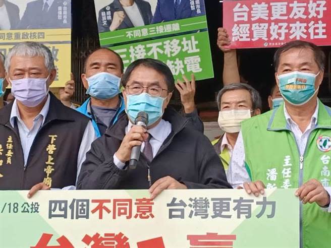 萊豬等於瘋豬肉？台南市長黃偉哲（中）痛批是公共議題「政黨化」的負面教材。（張毓翎攝）