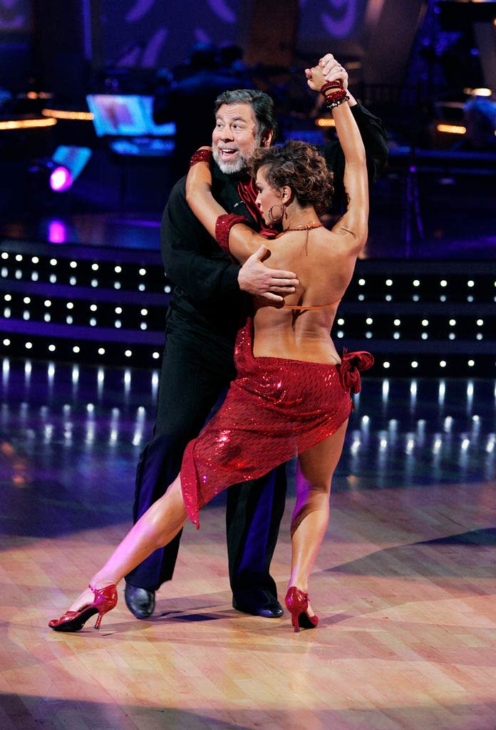 Steve Wozniak and Karina Smirnoff perform the Argentine Tango to "Cité Tango" by Gotan Project on "Dancing with the Stars."