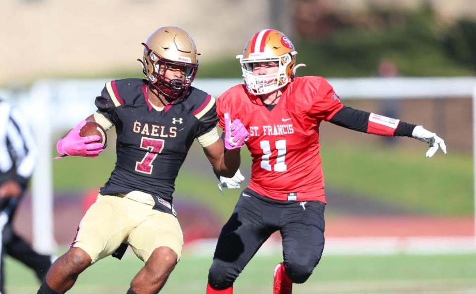 Iona Prep's Justin Joly (7) with the carry during their 38-22 win over St. Francis in the Catholic state championship.