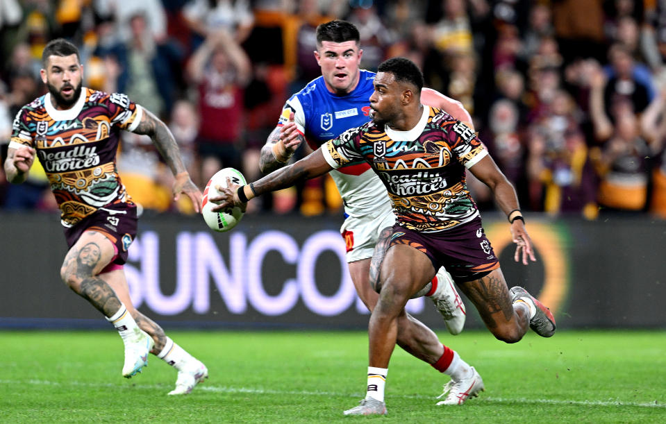 BRISBANE, AUSTRALIA - JUNE 10: Ezra Mam of the Broncos flick passes the ball to Adam Reynolds of the Broncos who goes on to score a try during the round 15 NRL match between Brisbane Broncos and Newcastle Knights at Suncorp Stadium on June 10, 2023 in Brisbane, Australia. (Photo by Bradley Kanaris/Getty Images)