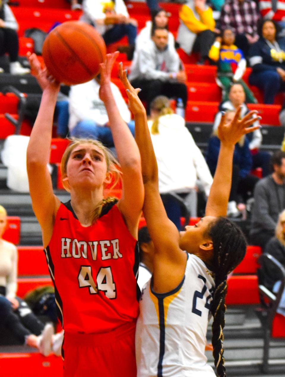 Grace Craig shoots for two over Dekota Smith during action Sunday at Classic in the Country in Berlin.