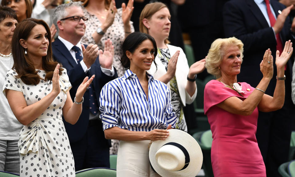 Hielt ihren Hut nur in der Hand: Herzogin Meghan beim Wimbledon-Tennisturnier. (Bild: Getty Images)