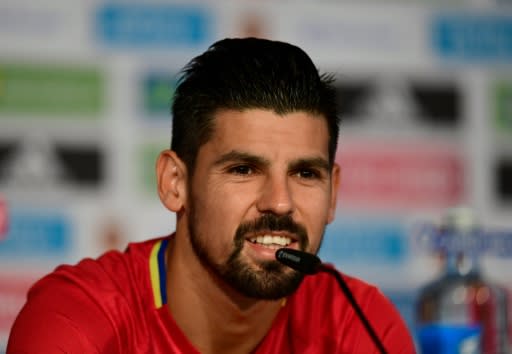 El delantero de la selección española Nolito sonríe en una rueda de prensa en Saint-Martin-de-Ré, Francia, el 24 de junio de 2016 (AFP | Pierre-Philippe Marcou)