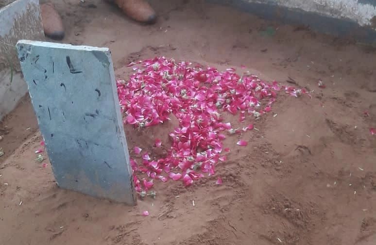 <div class="paragraphs"><p>Nazia's burial in a cemetery in Jaipur.</p></div>