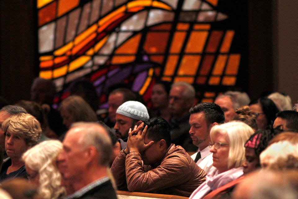 A candlelight vigil is held at Rancho Bernardo Community Presbyterian Church for victims of a shooting incident at the Congregation Chabad synagogue in Poway, north of San Diego, April 27, 2019. (Photo: John Gastaldo/Reuters)