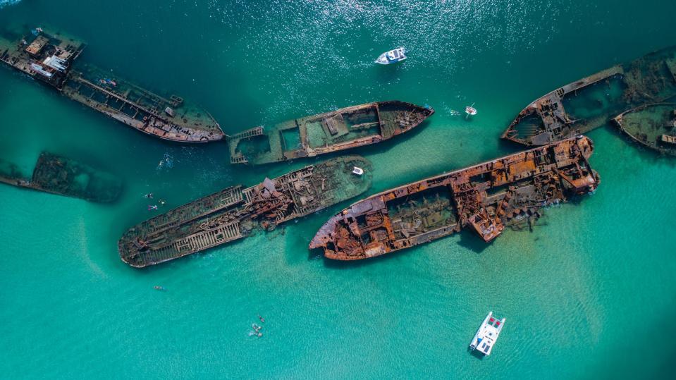 15 Mesmerizing Photos of Underwater Shipwrecks